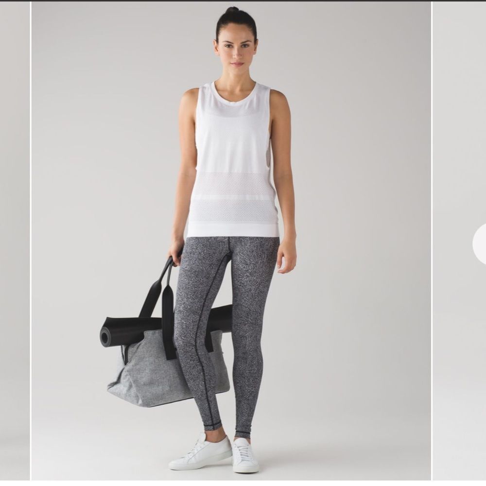 Lululemon Wunder Under crop Pant III, size 6